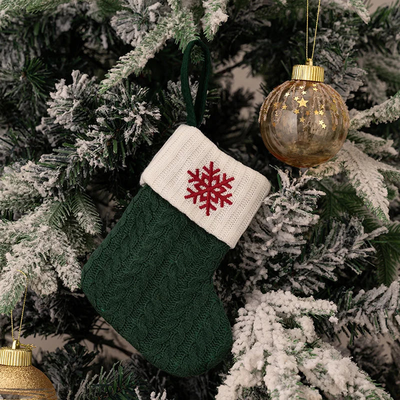 Personalized Custom Socks 2024 Navidad Natal Knitted Snowflake and Letter Christmas Stockings Green Xmas Tree Ornament and Festive Home Decoration